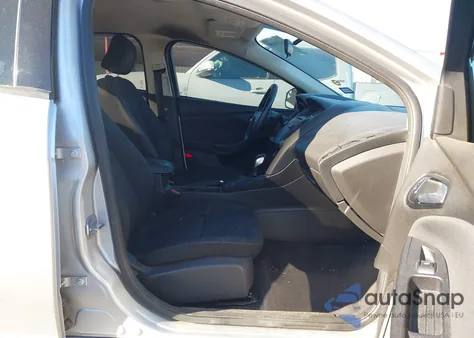 2016 Ford Focus Se z USA, uszkodzony, nr VIN 1FADP3F2XGL262548